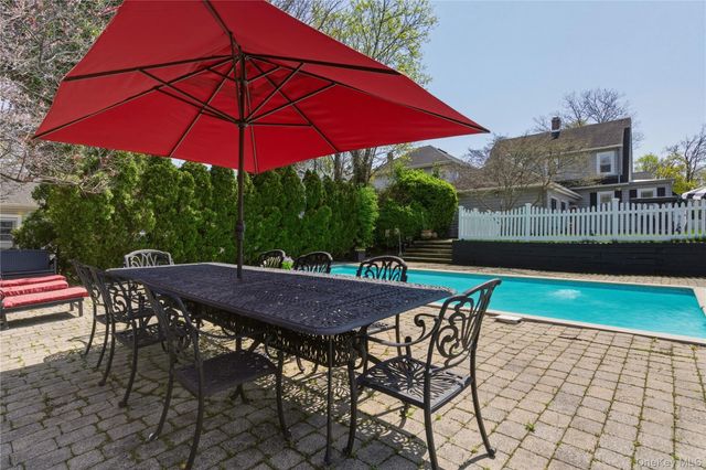 11 Oakland Street, Huntington, NY 11743