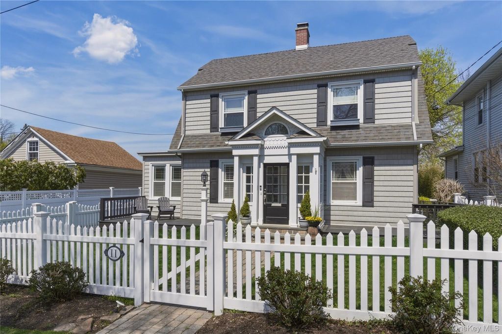 11 Oakland Street, Huntington, NY 11743
