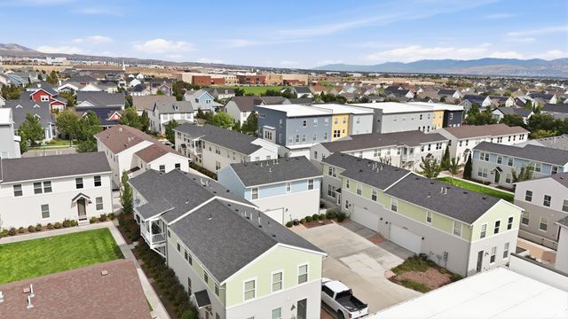 10557 S REDKNIFE DR, South Jordan, UT 84009