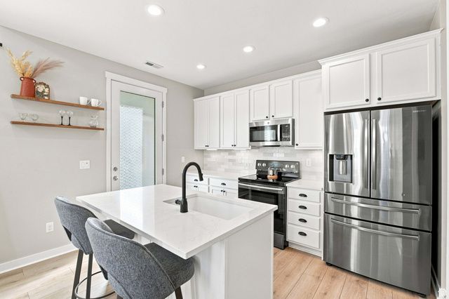 10557 S REDKNIFE DR, South Jordan, UT 84009