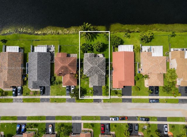 18546 NW 22nd St, Pembroke Pines, FL 33029