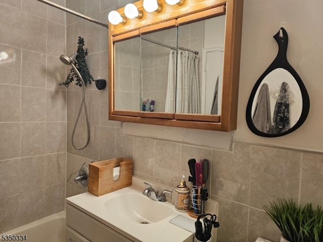39 E 39Th St 4R, Paterson City, NJ 07514