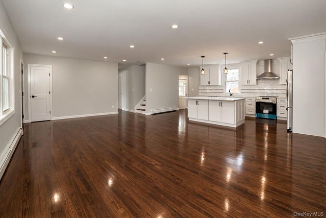 7 Amherst Place, Massapequa, NY 11758