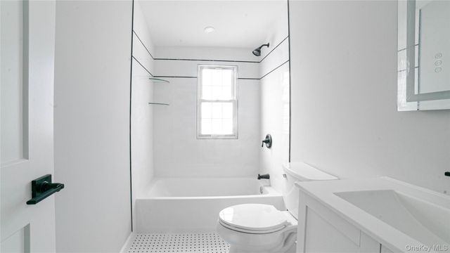 7 Amherst Place, Massapequa, NY 11758