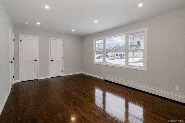 7 Amherst Place, Massapequa, NY 11758