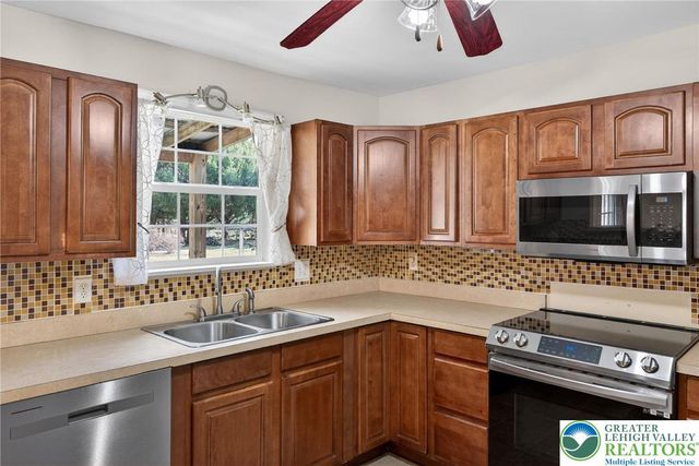 3797 Chestnut Road, Lower Macungie Twp, PA 18011