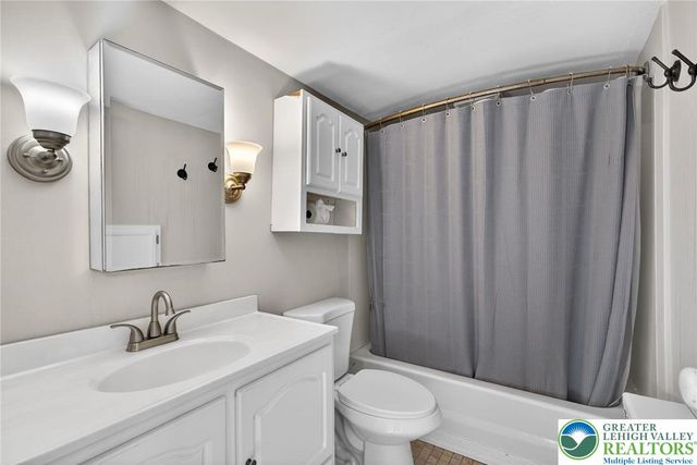 3797 Chestnut Road, Lower Macungie Twp, PA 18011