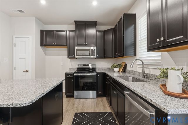 10912 Genito Square Dr, Midlothian, VA 23112