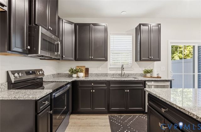 10912 Genito Square Dr, Midlothian, VA 23112