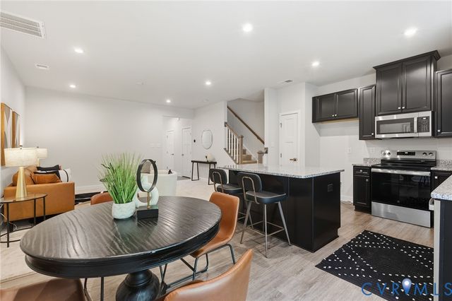 10912 Genito Square Dr, Midlothian, VA 23112