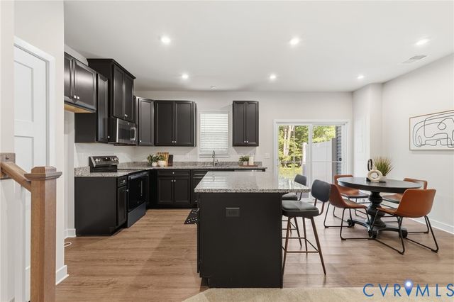10912 Genito Square Dr, Midlothian, VA 23112