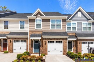 10912 Genito Square Dr, Midlothian, VA 23112