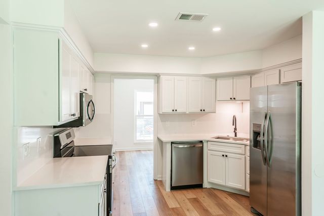 123 White Oak Way, Hendersonville, TN 37075