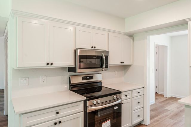 123 White Oak Way, Hendersonville, TN 37075