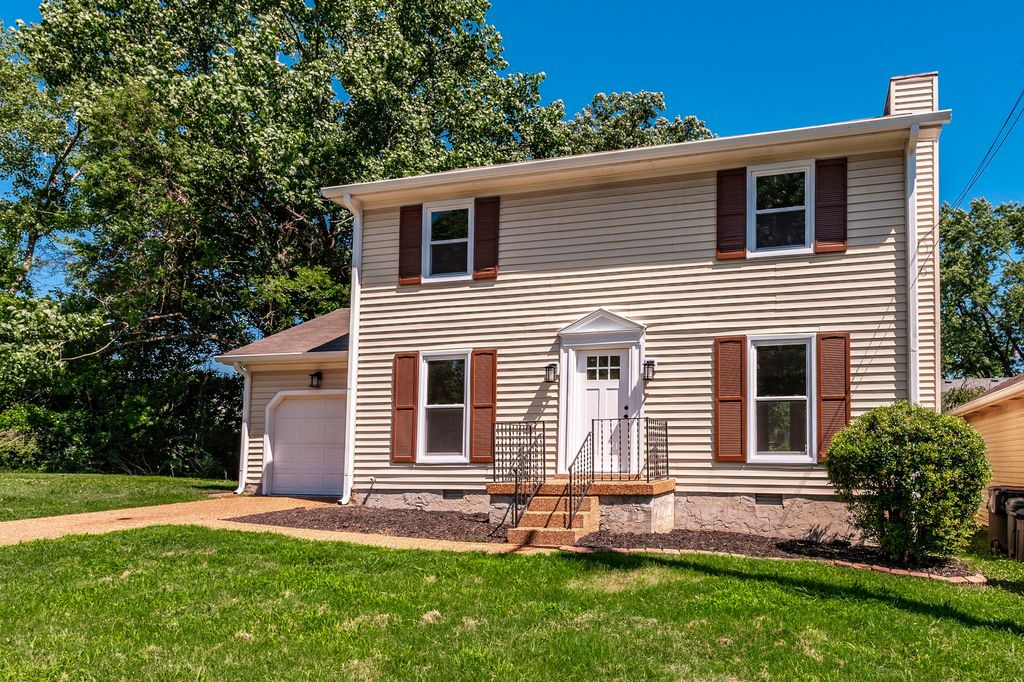 123 White Oak Way, Hendersonville, TN 37075