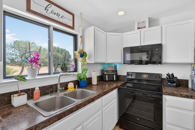 11890 Cresthill Dr, Elk Grove, CA 95624