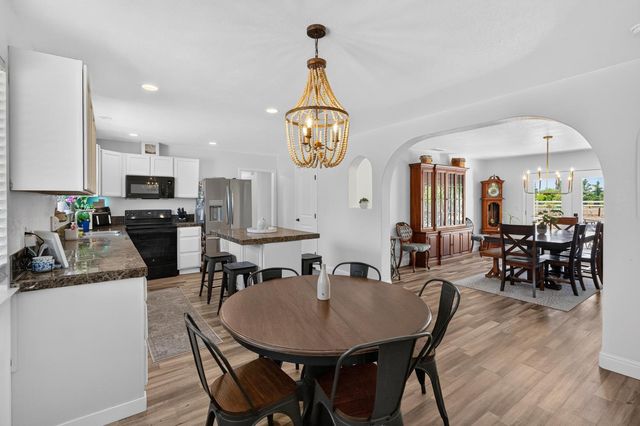 11890 Cresthill Dr, Elk Grove, CA 95624