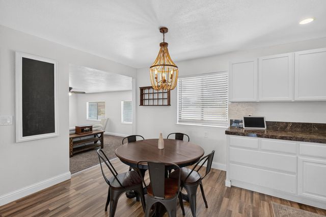 11890 Cresthill Dr, Elk Grove, CA 95624