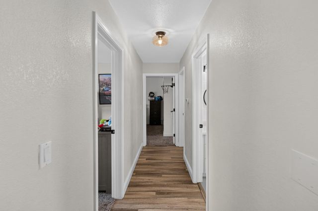 11890 Cresthill Dr, Elk Grove, CA 95624