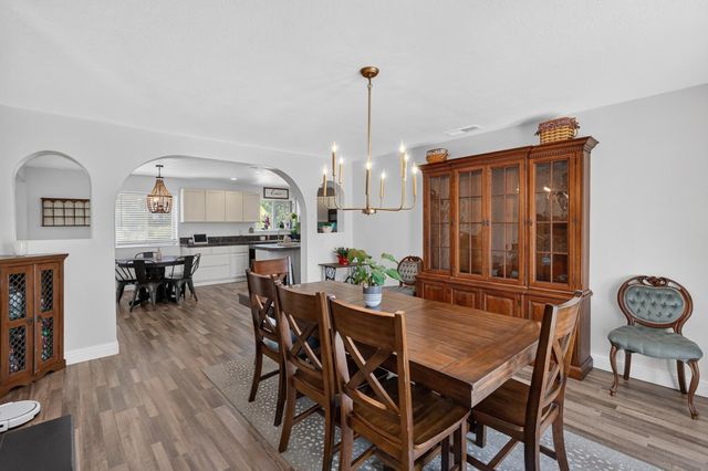 11890 Cresthill Dr, Elk Grove, CA 95624