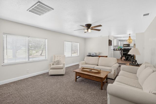 11890 Cresthill Dr, Elk Grove, CA 95624