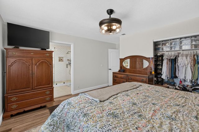11890 Cresthill Dr, Elk Grove, CA 95624