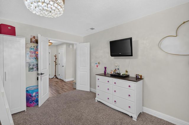 11890 Cresthill Dr, Elk Grove, CA 95624