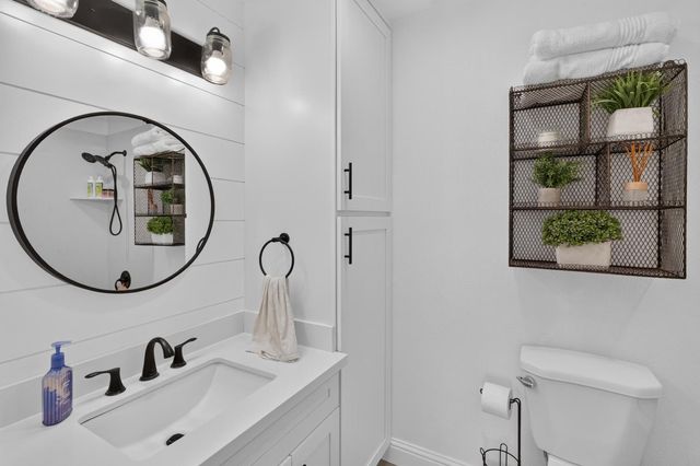 11890 Cresthill Dr, Elk Grove, CA 95624