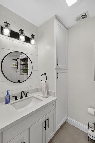 11890 Cresthill Dr, Elk Grove, CA 95624