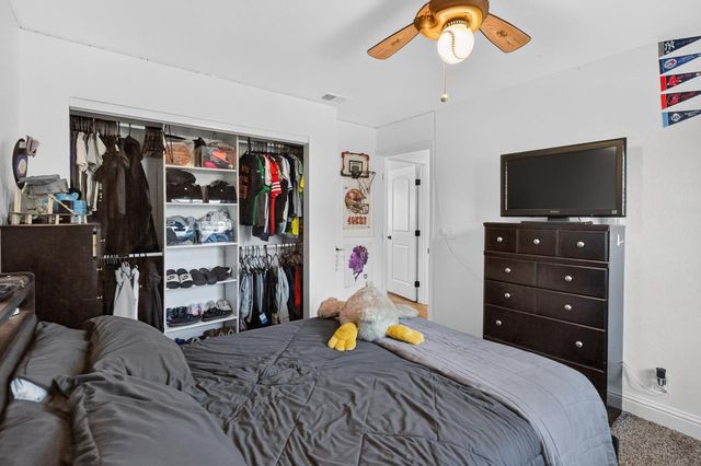 11890 Cresthill Dr, Elk Grove, CA 95624
