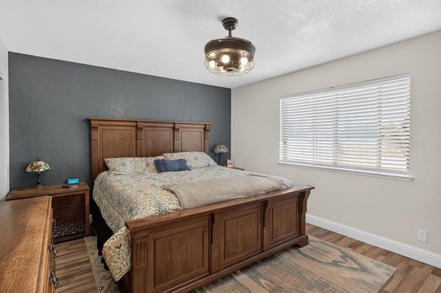 11890 Cresthill Dr, Elk Grove, CA 95624
