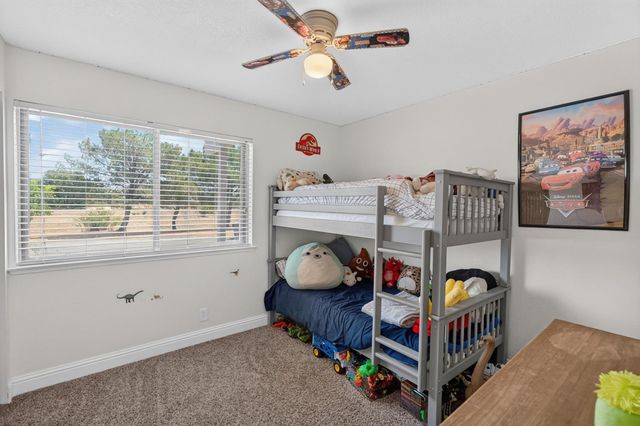 11890 Cresthill Dr, Elk Grove, CA 95624