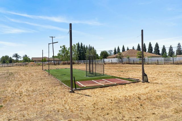 11890 Cresthill Dr, Elk Grove, CA 95624