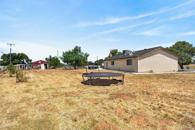 11890 Cresthill Dr, Elk Grove, CA 95624