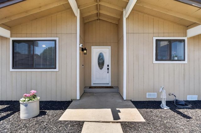 11890 Cresthill Dr, Elk Grove, CA 95624