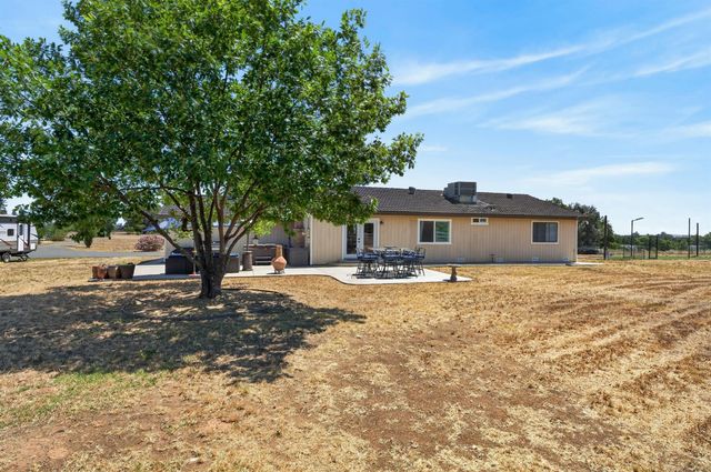 11890 Cresthill Dr, Elk Grove, CA 95624