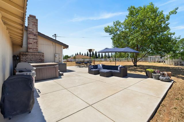 11890 Cresthill Dr, Elk Grove, CA 95624
