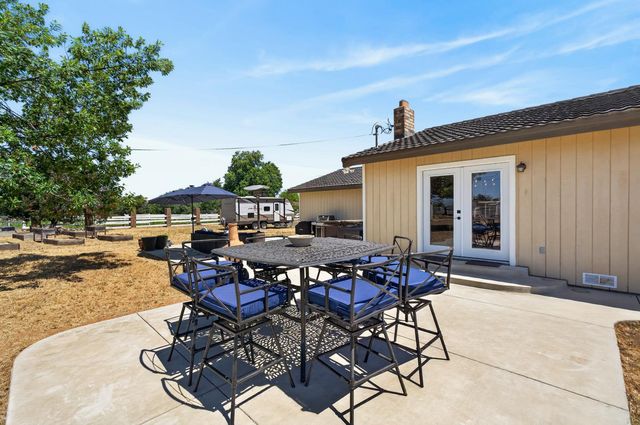 11890 Cresthill Dr, Elk Grove, CA 95624
