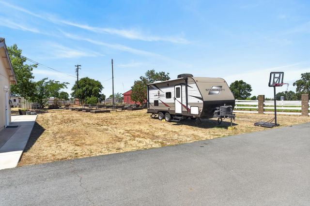 11890 Cresthill Dr, Elk Grove, CA 95624