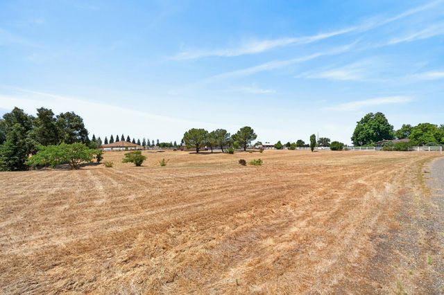 11890 Cresthill Dr, Elk Grove, CA 95624