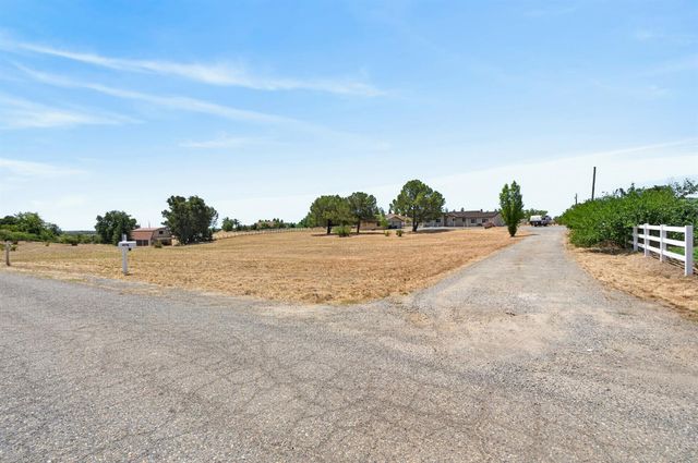 11890 Cresthill Dr, Elk Grove, CA 95624