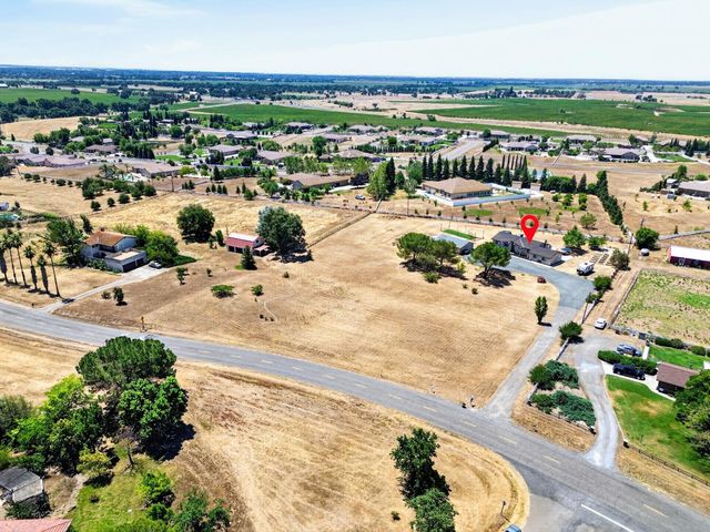 11890 Cresthill Dr, Elk Grove, CA 95624