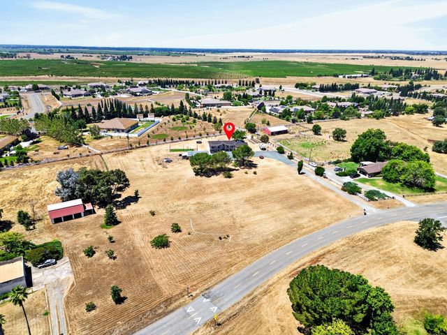 11890 Cresthill Dr, Elk Grove, CA 95624