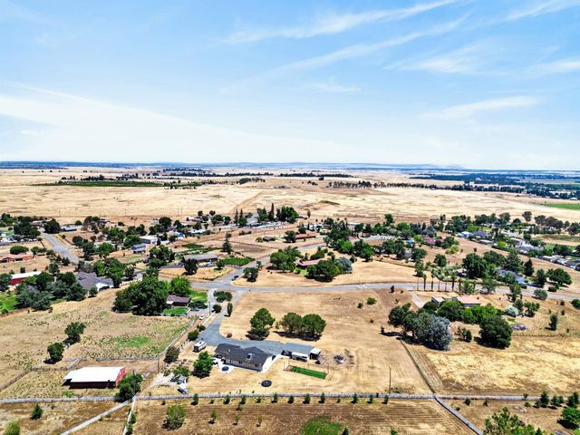 11890 Cresthill Dr, Elk Grove, CA 95624