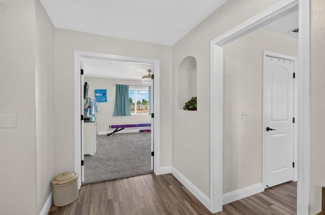 11890 Cresthill Dr, Elk Grove, CA 95624