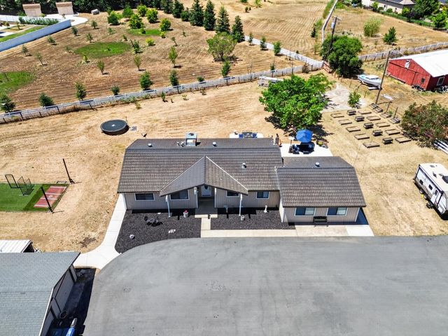 11890 Cresthill Dr, Elk Grove, CA 95624