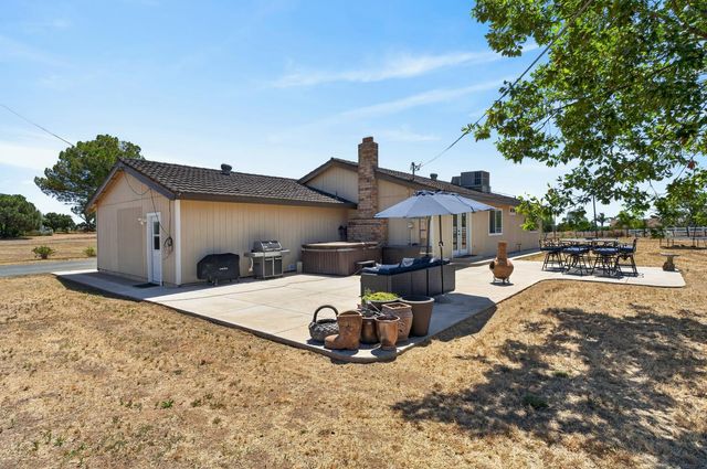 11890 Cresthill Dr, Elk Grove, CA 95624