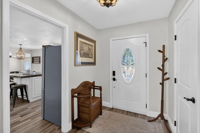 11890 Cresthill Dr, Elk Grove, CA 95624