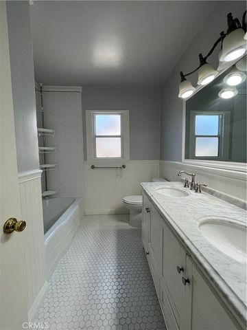 22607 Collins Street, Woodland Hills, CA 91367