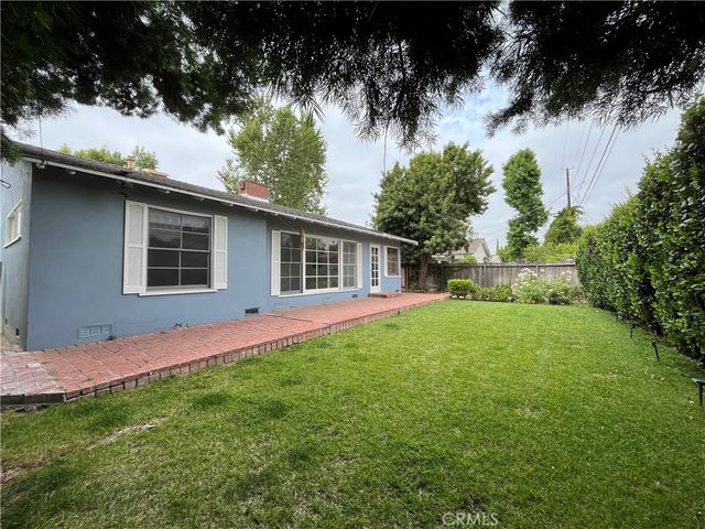 22607 Collins Street, Woodland Hills, CA 91367